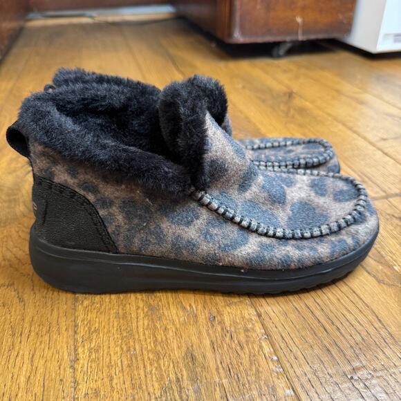 Hey Dude Denny Leopard Animal Print Fur Wool Slip On Booties Women’s Size 8 - Picture 4 of 6